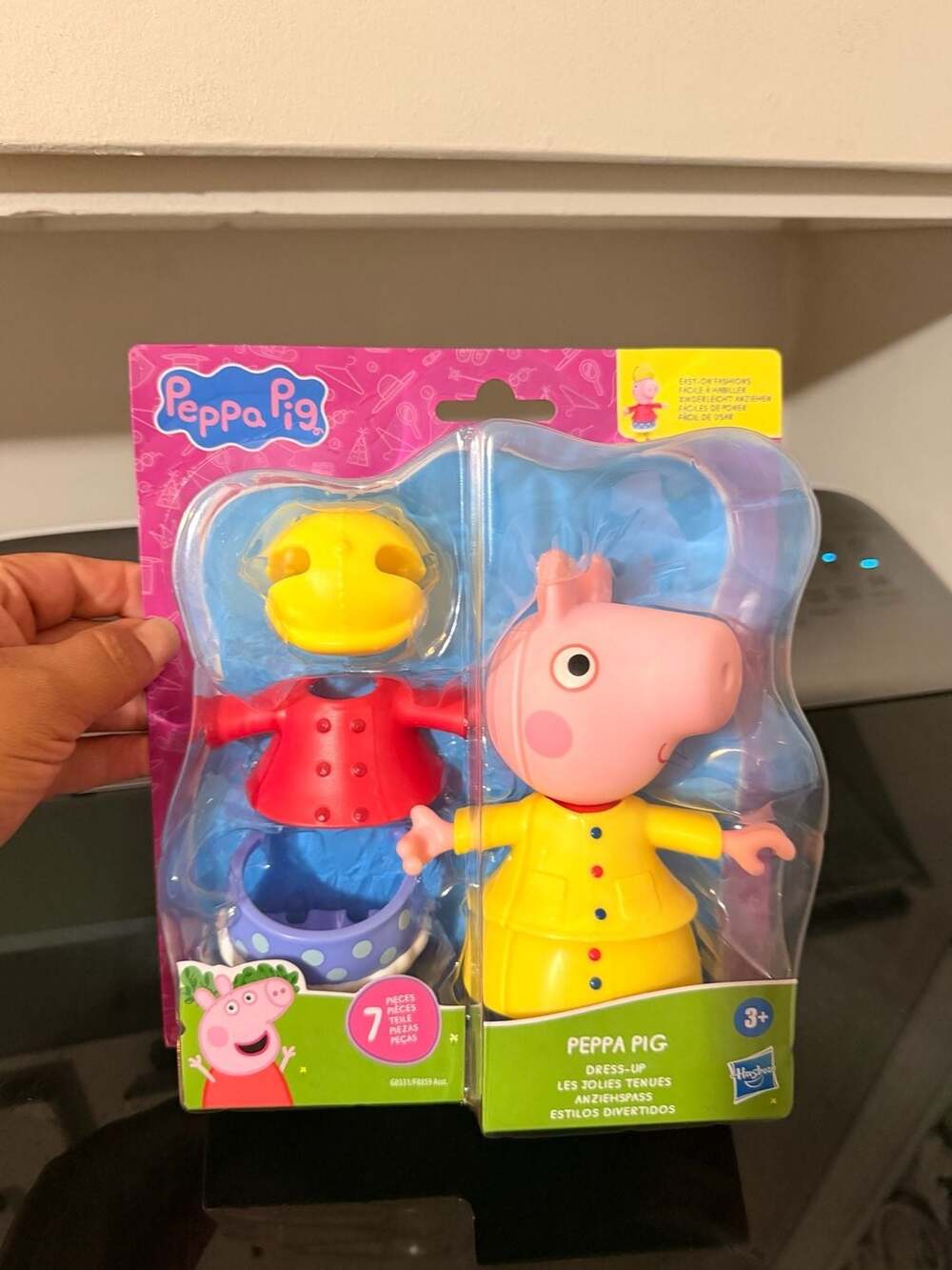 Hasbro Peppa Pig 6-Inch Dress-Up Figure with Fashion Accessories